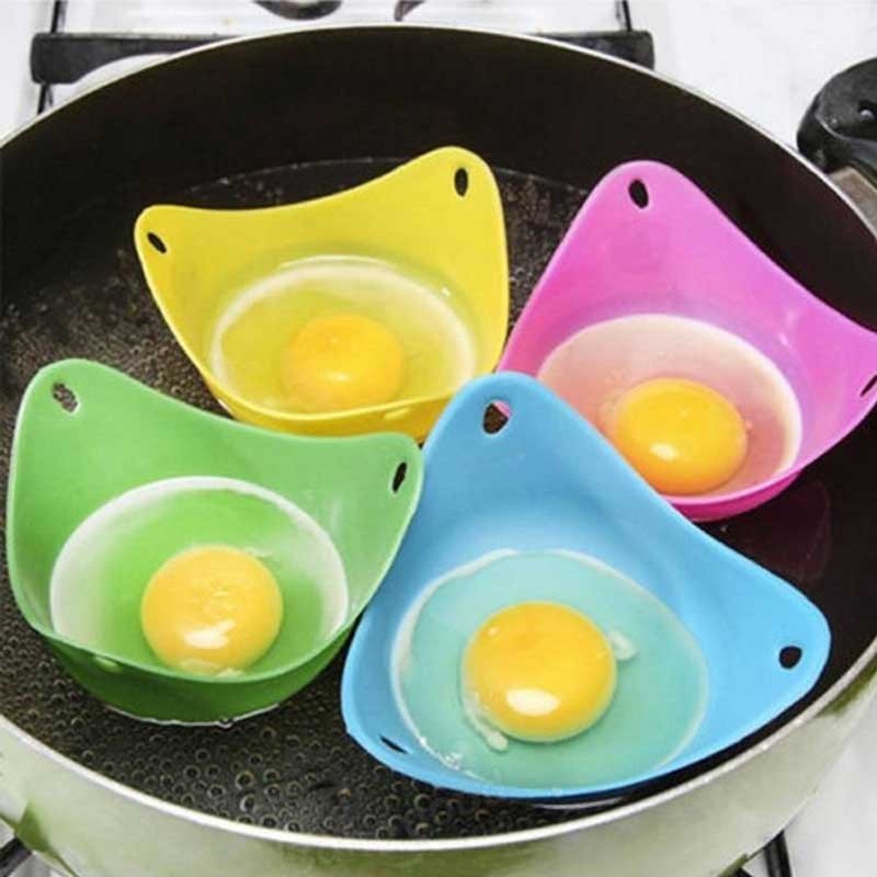Rare Pocheuse à oeufs en métal pour 4 œufs avec support